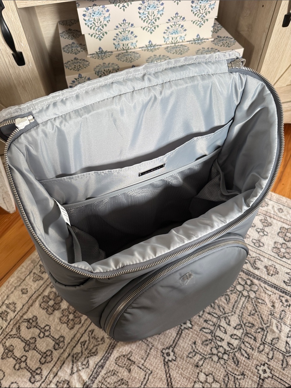 NWOT lululemon New Parent Backpack 17L Asphalt Grey/Silver + Changing Mat - Picture 3 of 6